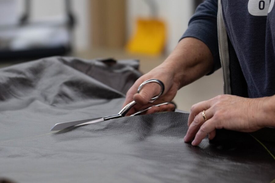 How to find upholsterer teams for your upholstery repair tasks